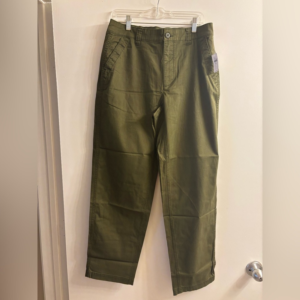 Old Navy High-Rise Chino Pants in Olive Green
